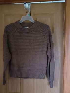 Universal Thread Textured Brown Knit Sweater Size Medium. Brown And Color.